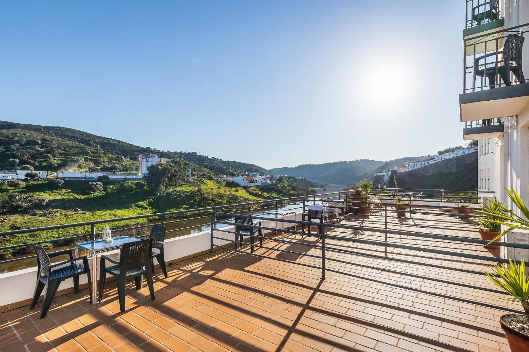 Beira Rio Hotel Mertola Bagian luar foto